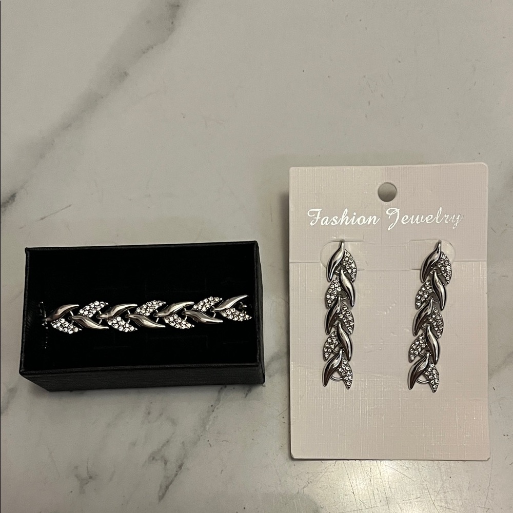 Fashion Jewelry Silver Leaf Link Bracelet with Matching Earrings - Picture 2 of 6